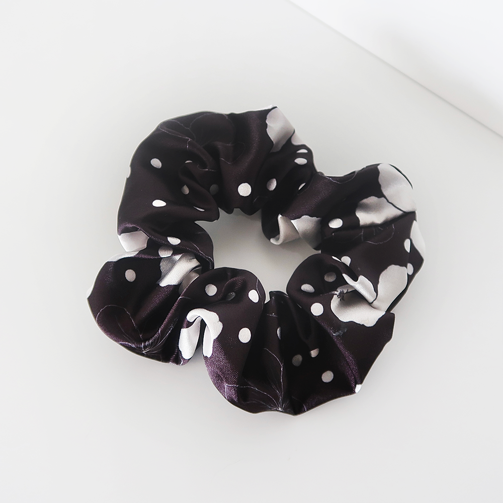 Mono Flora Scrunchie